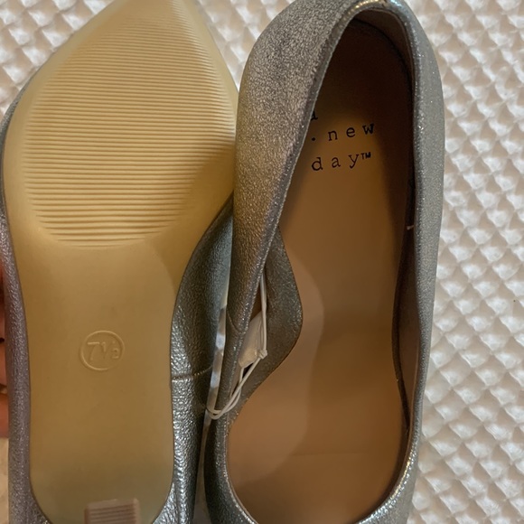 Silver Pumps - Picture 4 of 4